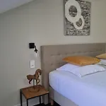 Le 3* شانتييّي