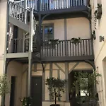 Le 3* شانتييّي